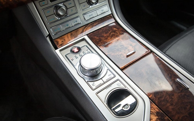 Jaguar XF cena 47900 przebieg: 222000, rok produkcji 2008 z Suchedniów małe 191